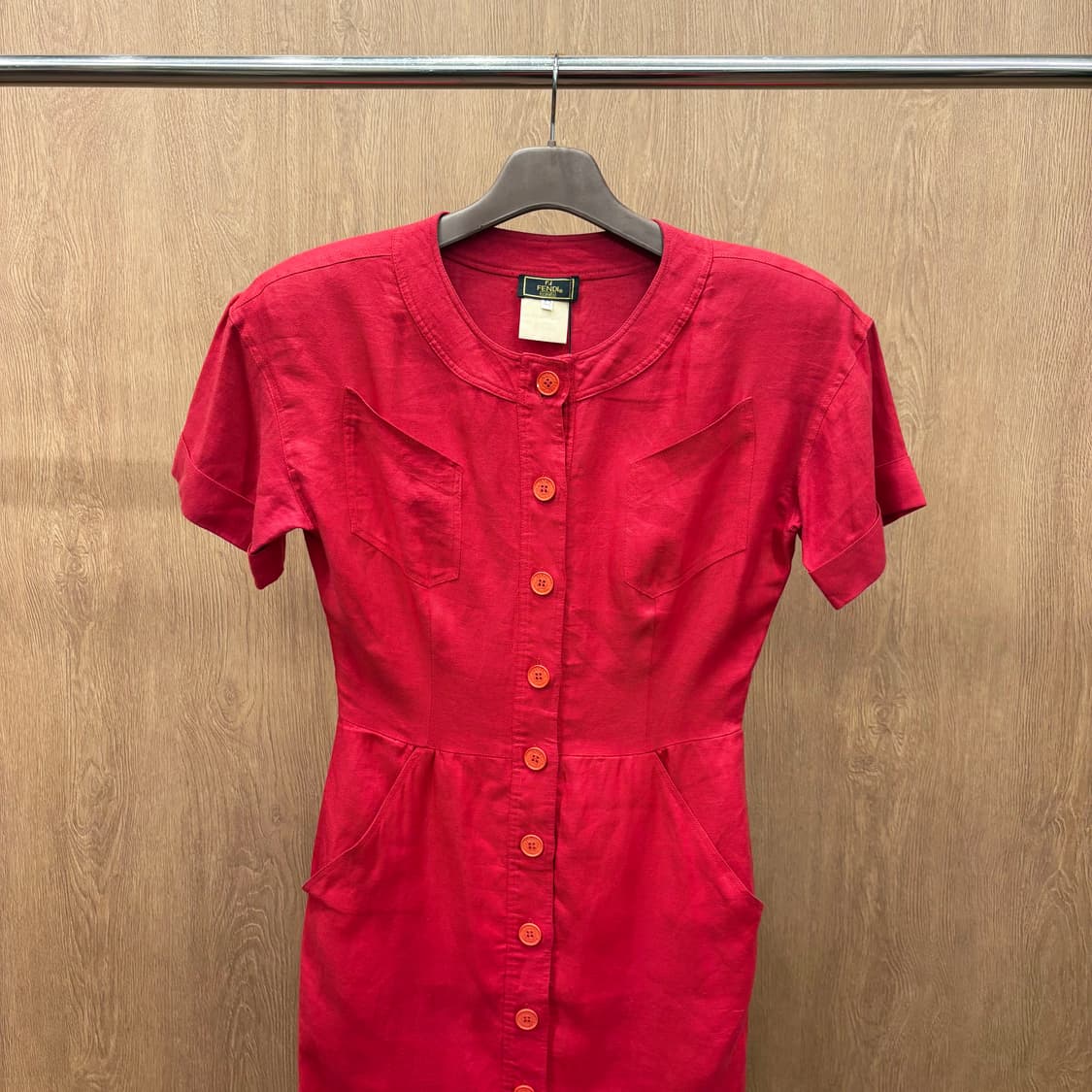 펜디 라운드넥 코튼 반팔 미디 원피스 프론트 버튼 패널 절개 디테일 레드 상품이미지4