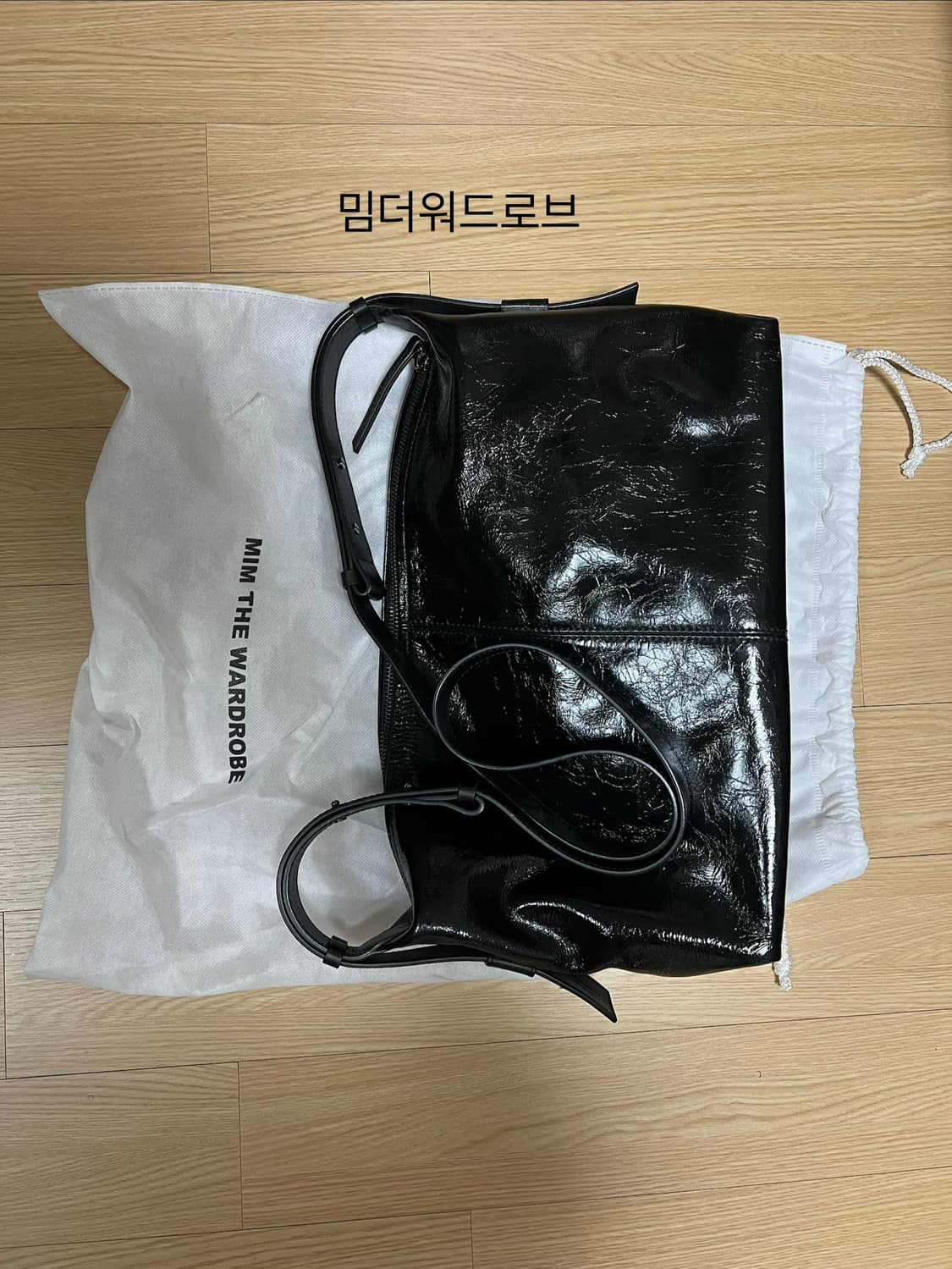 밈더워드로브 크랙 호보백 상품이미지1