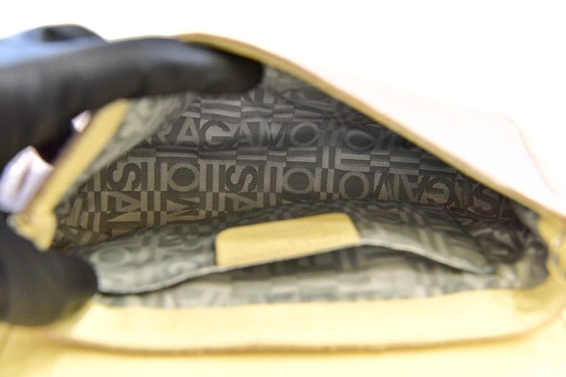 페라가모 간치니 핑크 패브릭 미니 숄더백 (정품) 상품이미지10