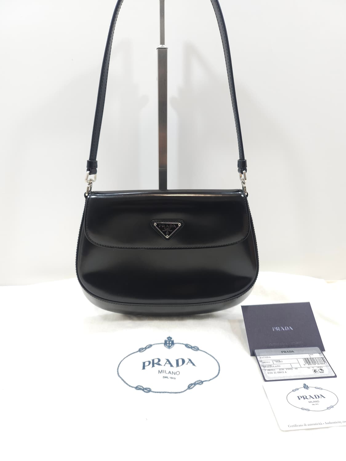 프라다 클레오 브러시드 레더 플랩 숄더백 상품이미지1
