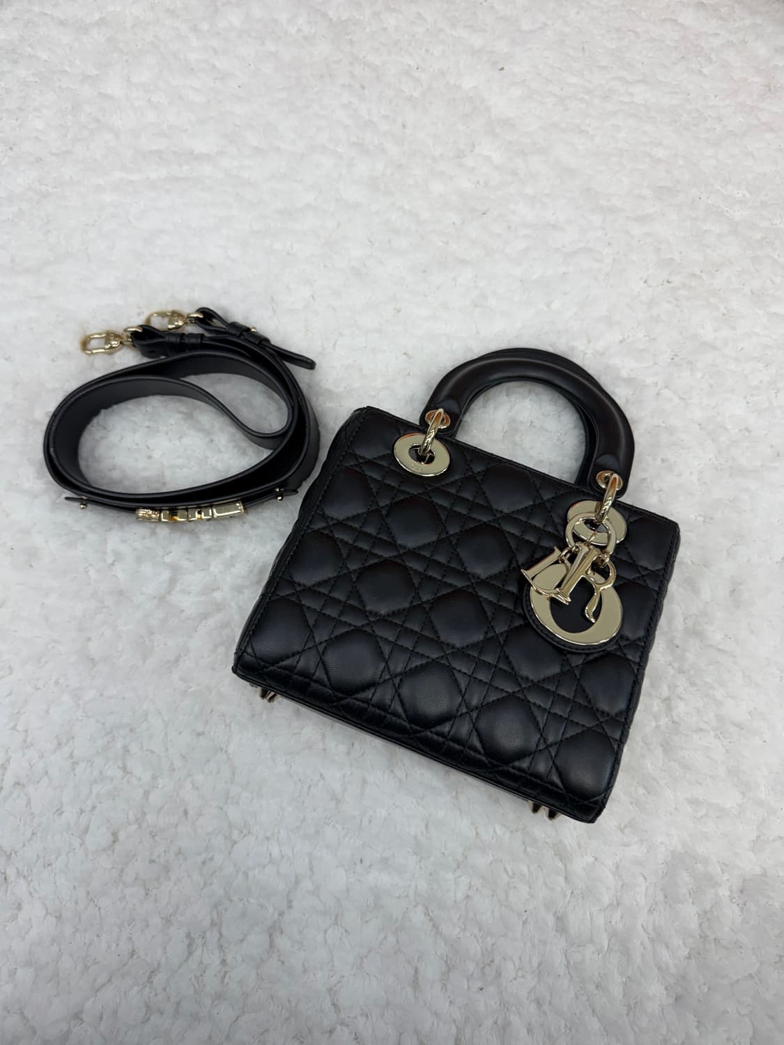 디올 레이디백 램스킨 스몰 블랙 상품이미지1
