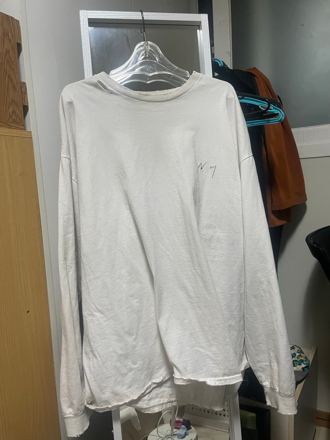 안셀름 데미지 롱슬리브 상품이미지1