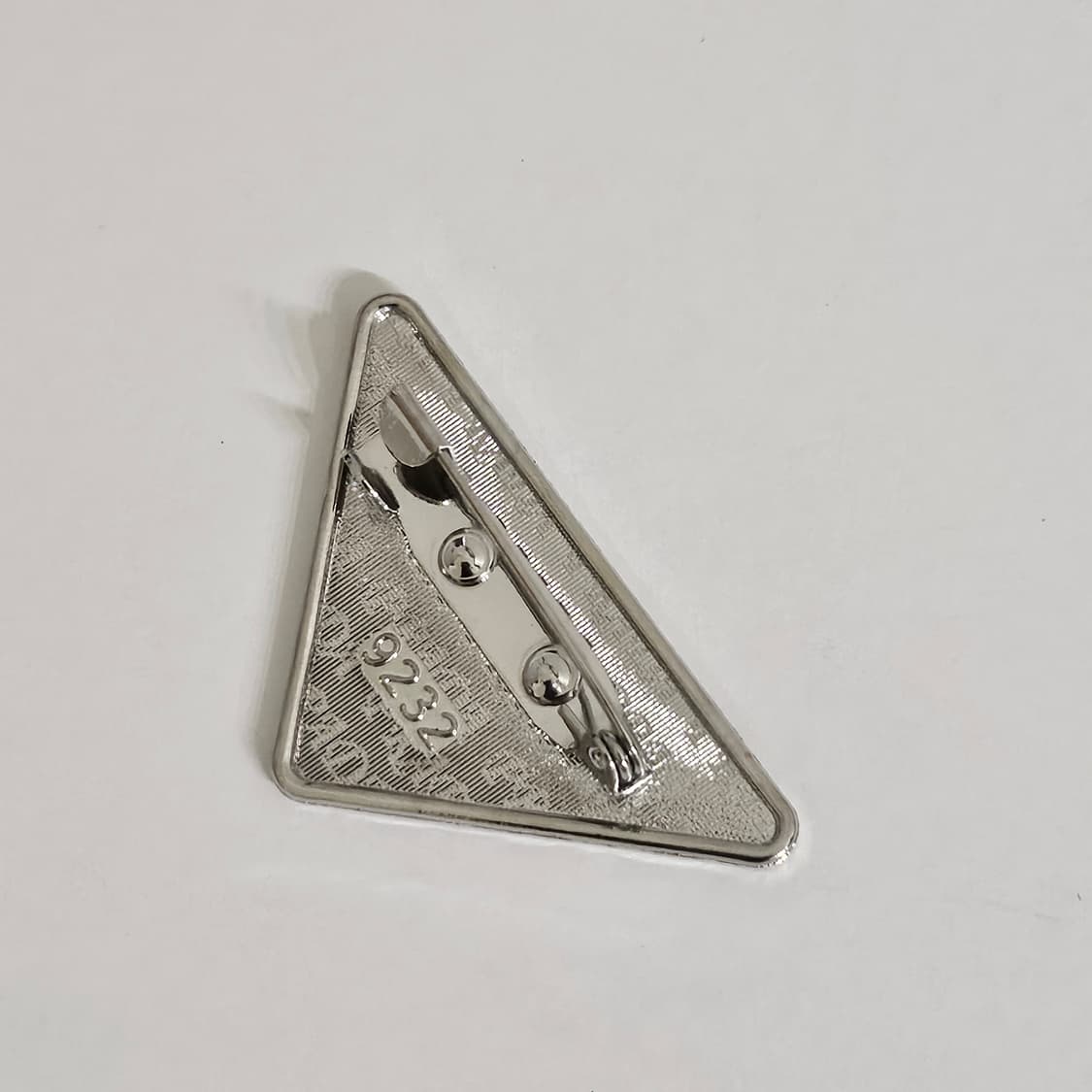 프라다 빈티지 업사이클링 메탈 브로치 넥타이핀 상품이미지6