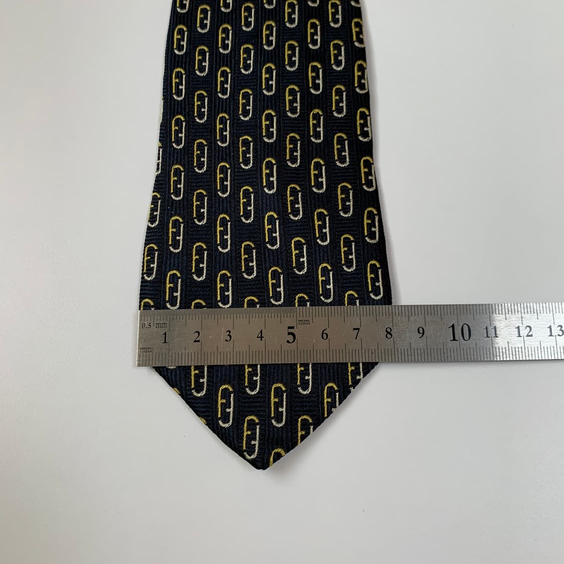 펜디(FENDI) FF모노그램 이태리 100실크 명품넥타이 정장룩코디 상품이미지10