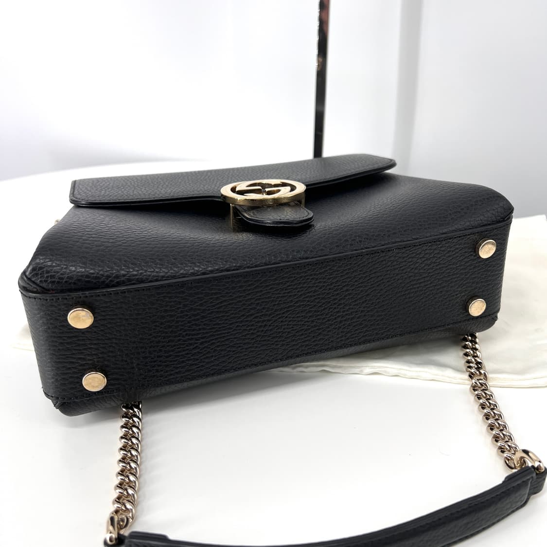 구찌 GG 인터로킹 탑핸들 체인 스몰 숄더백 블랙 (510302) 상품이미지9