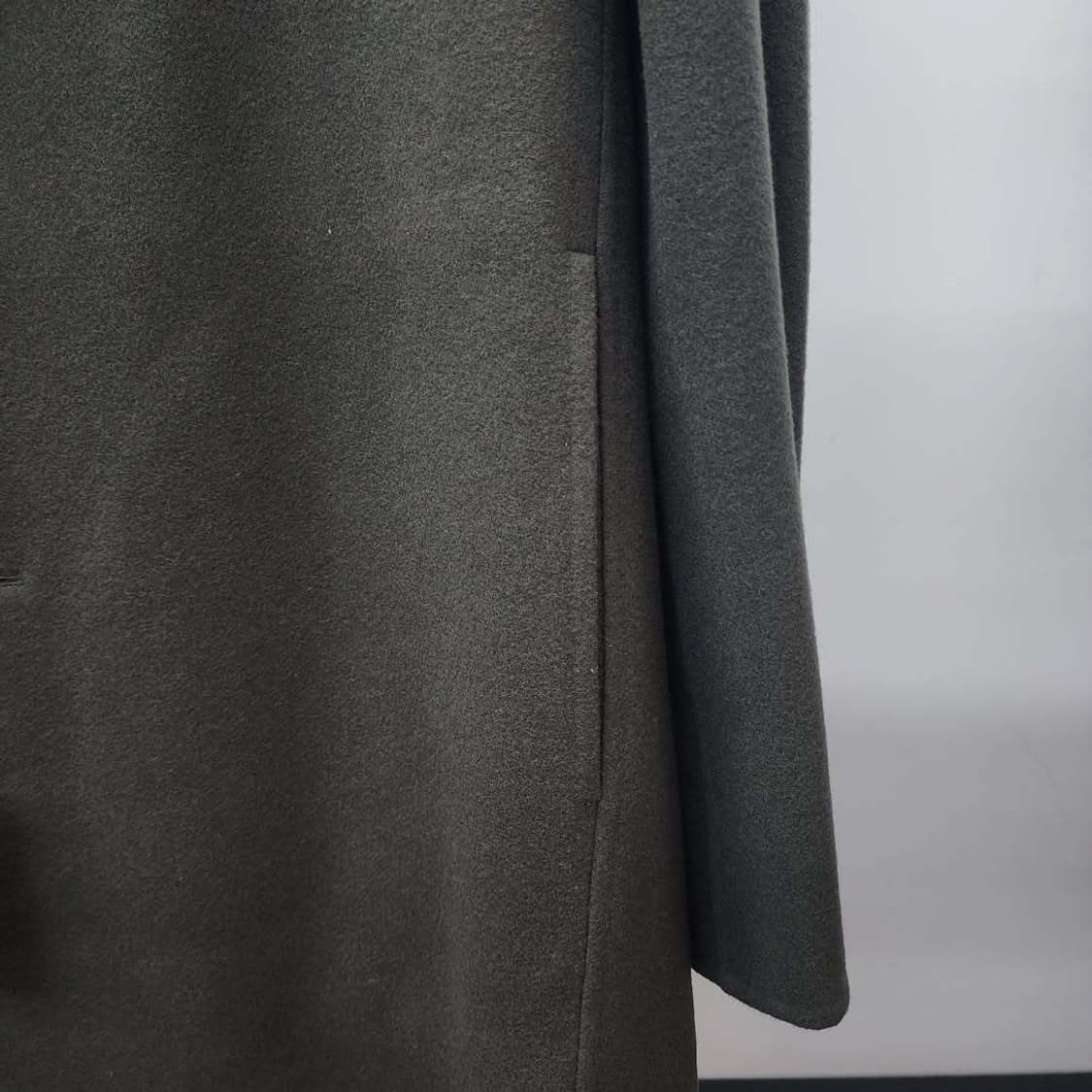 솔리드옴므 23fw 다크그레이 캐시미어 핸드메이드 코트 48사이즈 상품이미지10