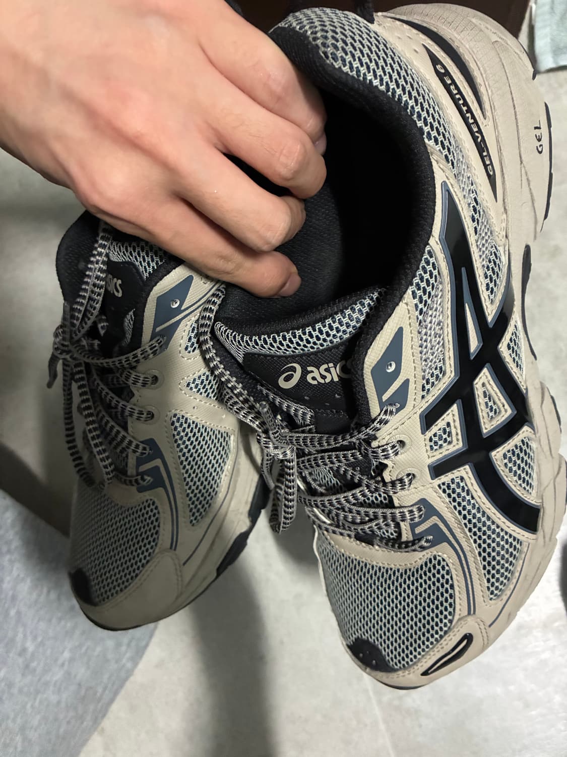 아식스 젤 벤쳐 6 페더 그레이 블랙 (택포) 상품이미지1