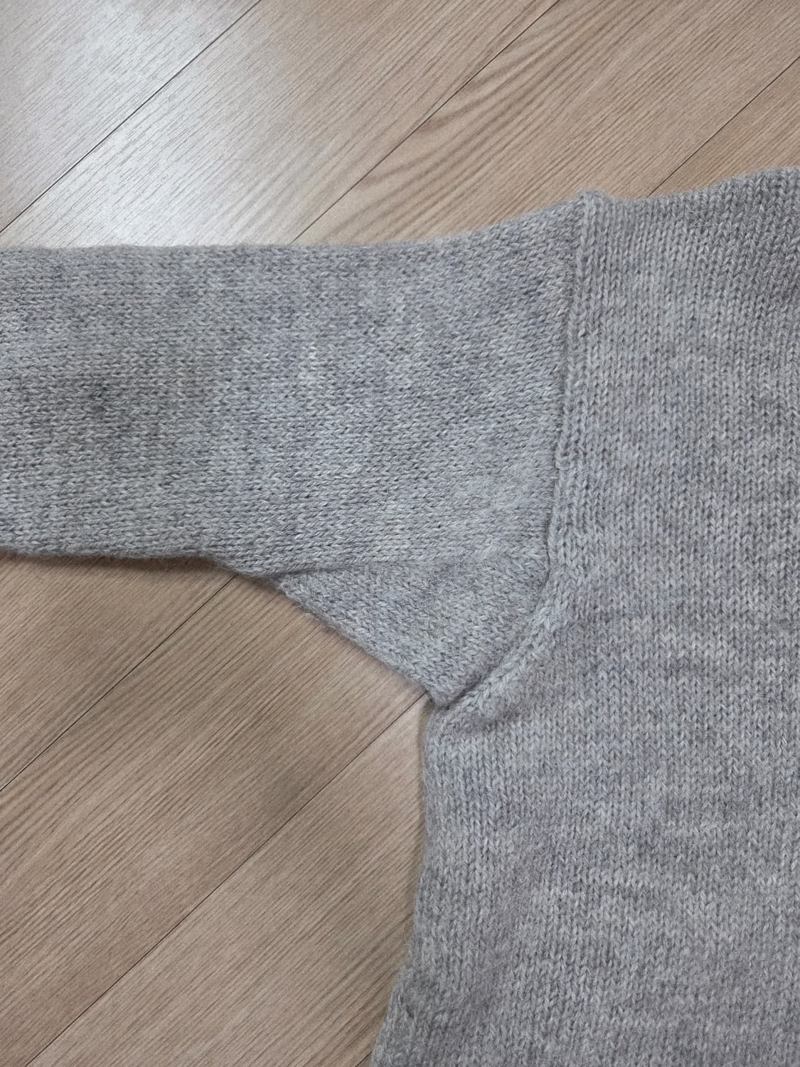 45RPM 라이트 그레이 하이넥 짜임 니트 상품이미지7