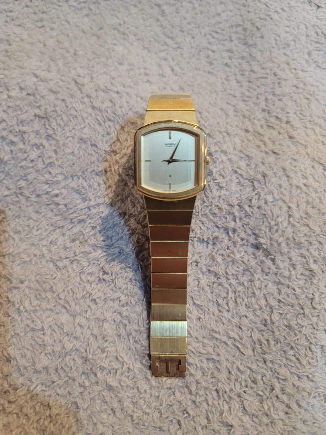 카시오(CASIO)의 빈티지 아날로그 모델인 MQ-3002G 상품이미지1