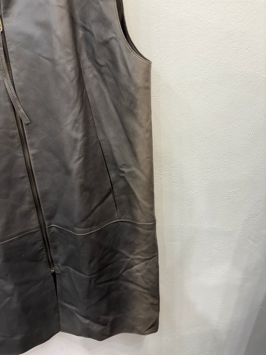 르베이지 가죽 베스트 상품이미지3