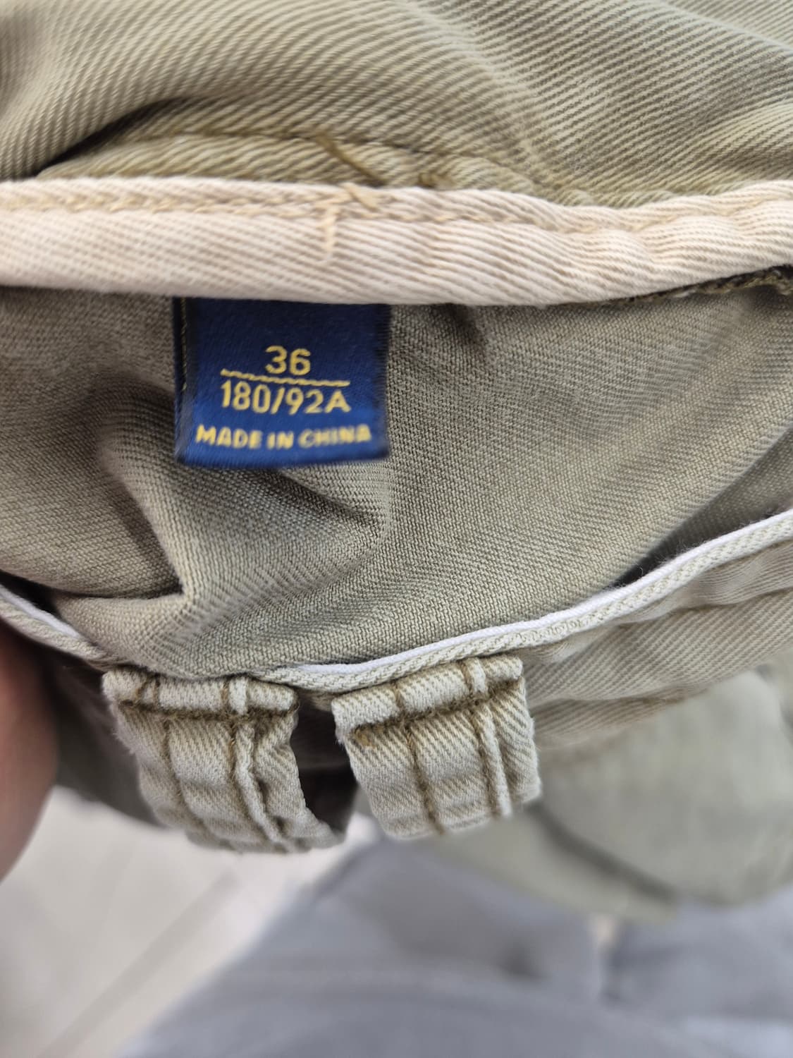 폴로 랄프로렌의 클래식한 카키색 카고 반바지  36  
 상품이미지7