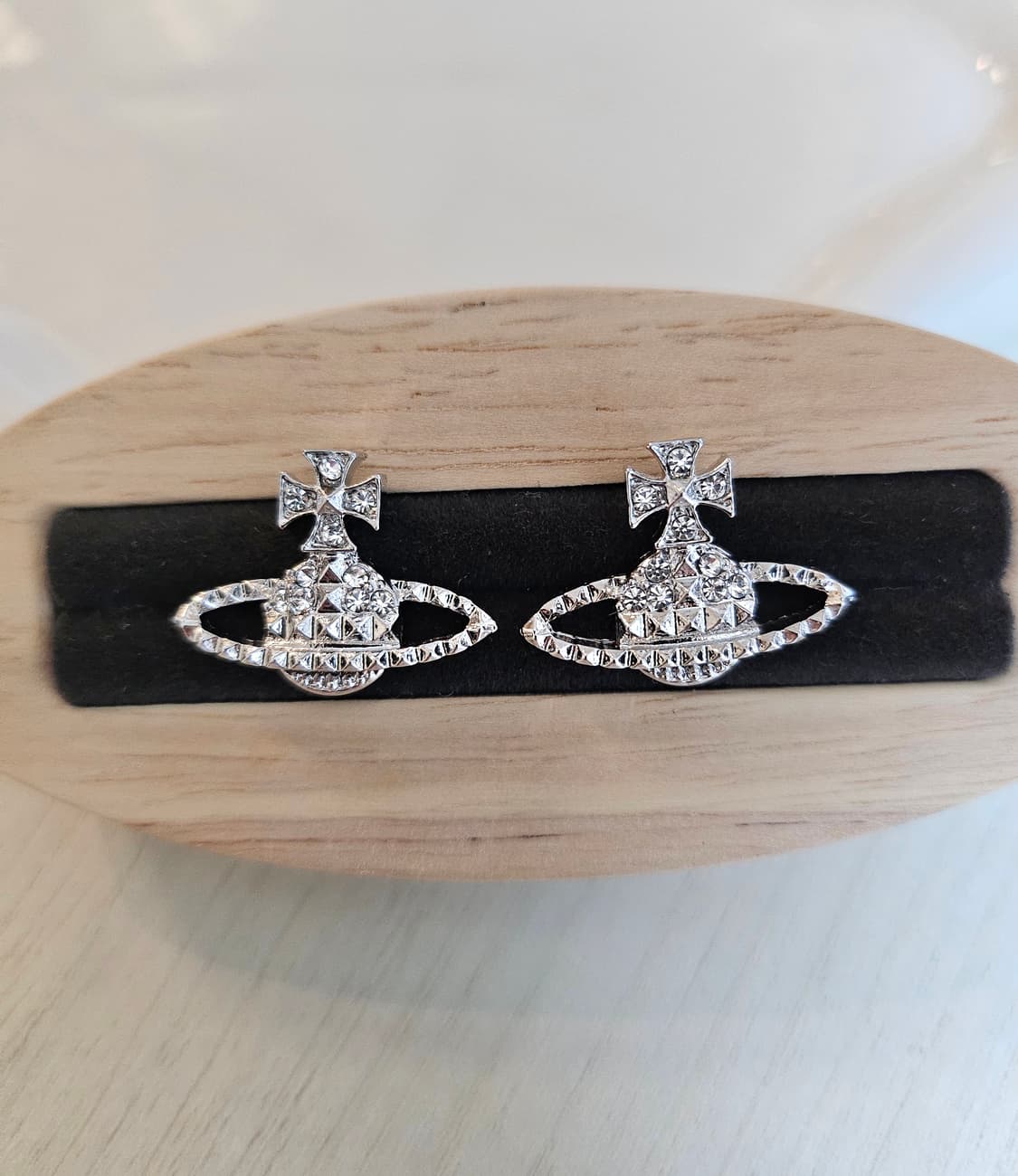 비비안웨스트우드 업사이클링 은장 스터드 귀걸이 상품이미지1