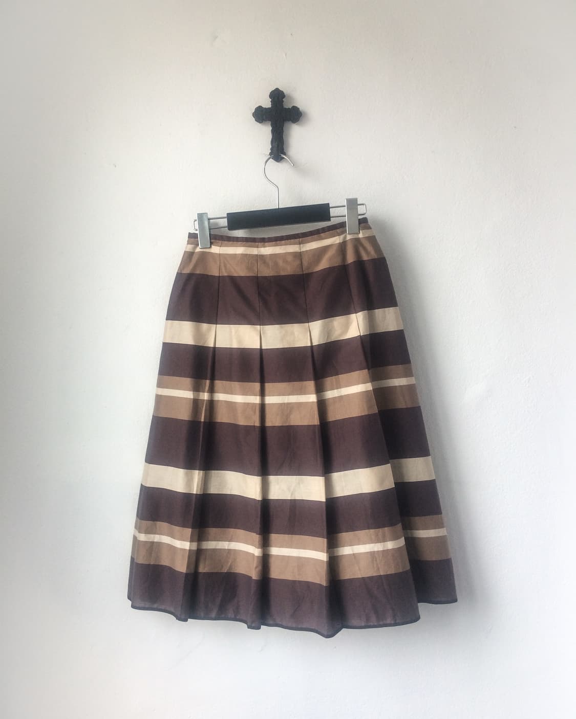 Button point pattern pleats midi skirt 상품이미지2