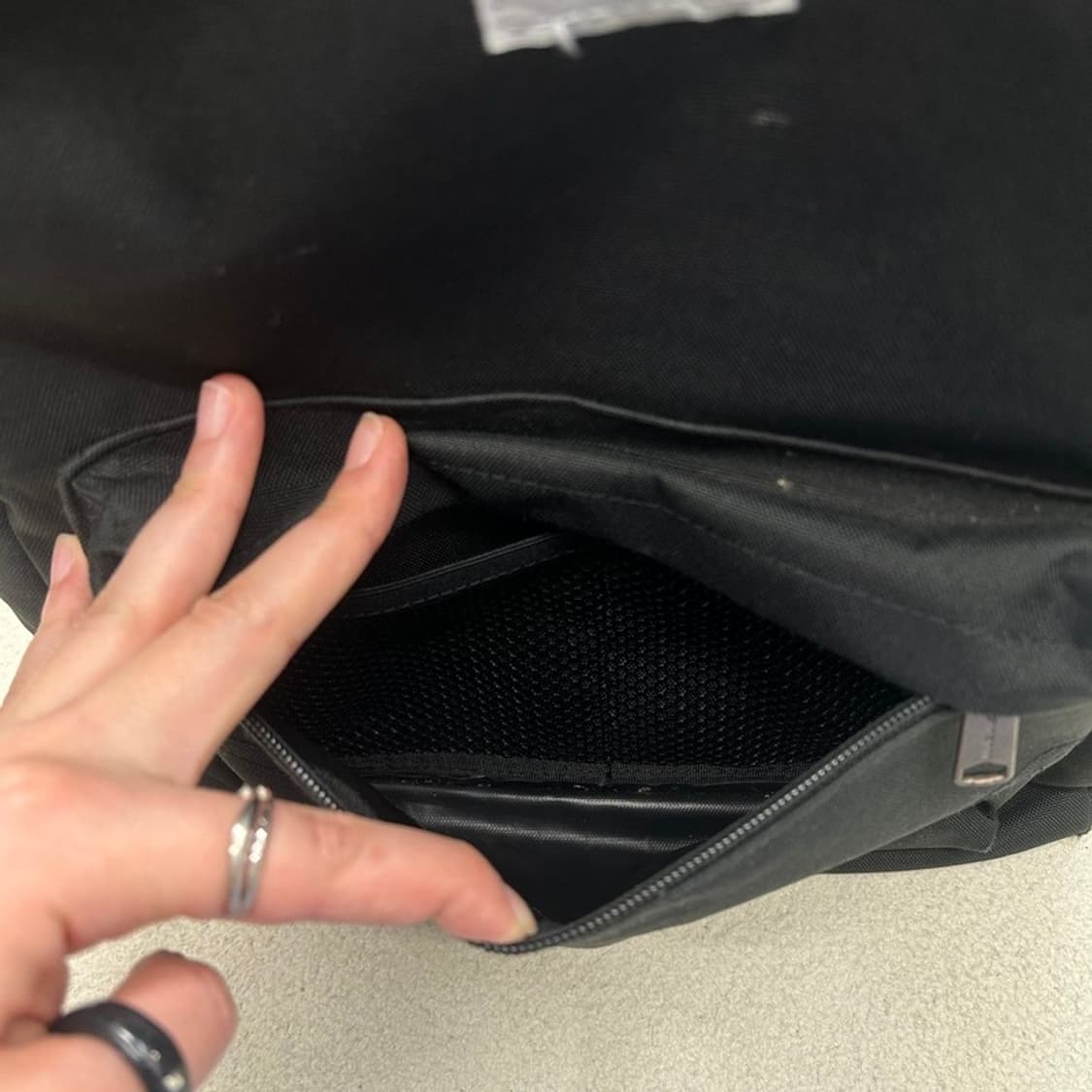 칼하트 트레이드 시리즈 백팩 블랙 상품이미지5