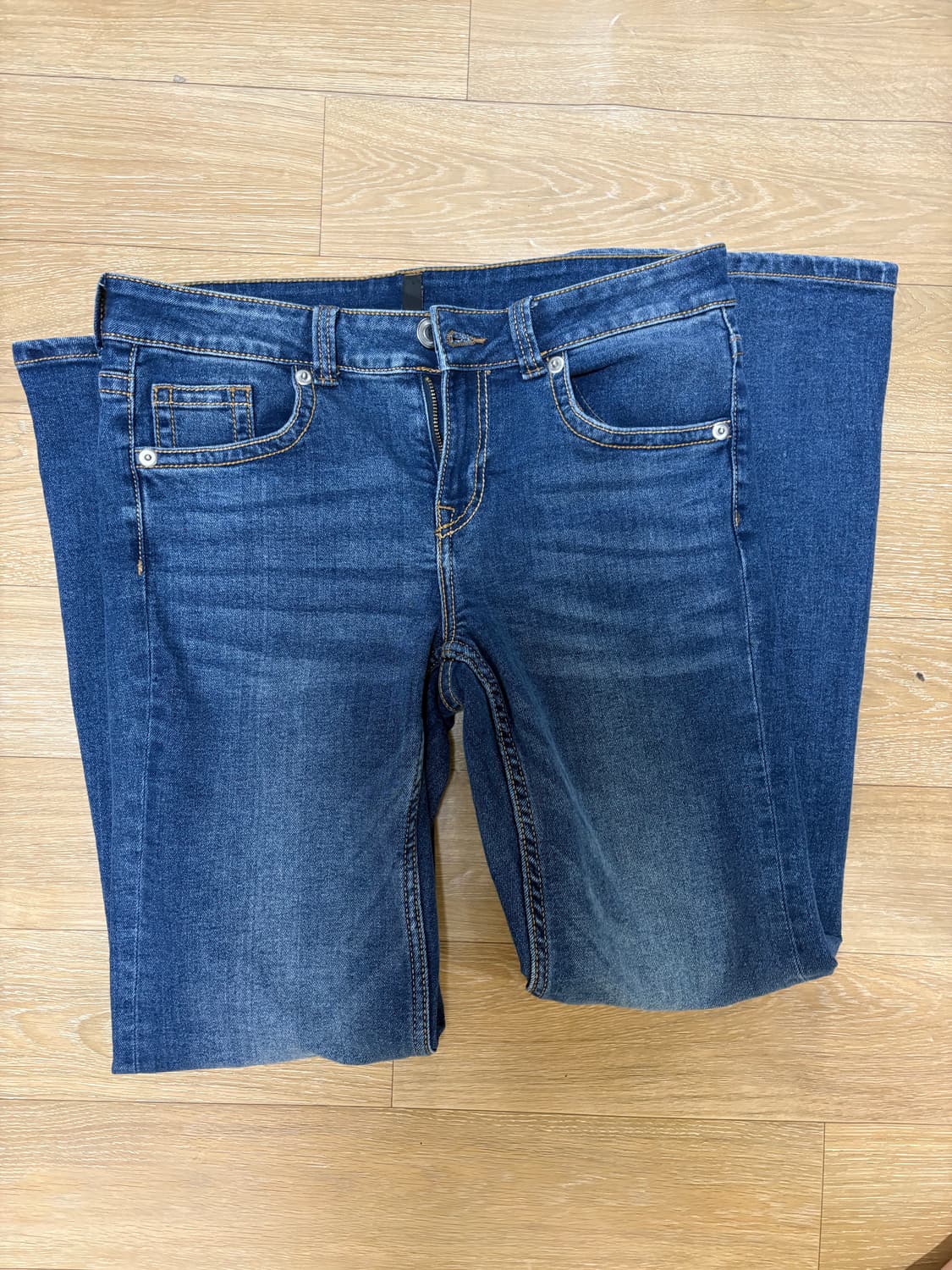 H&M 로우라이즈 로우웨스트 부츠컷 플레어진 상품이미지3