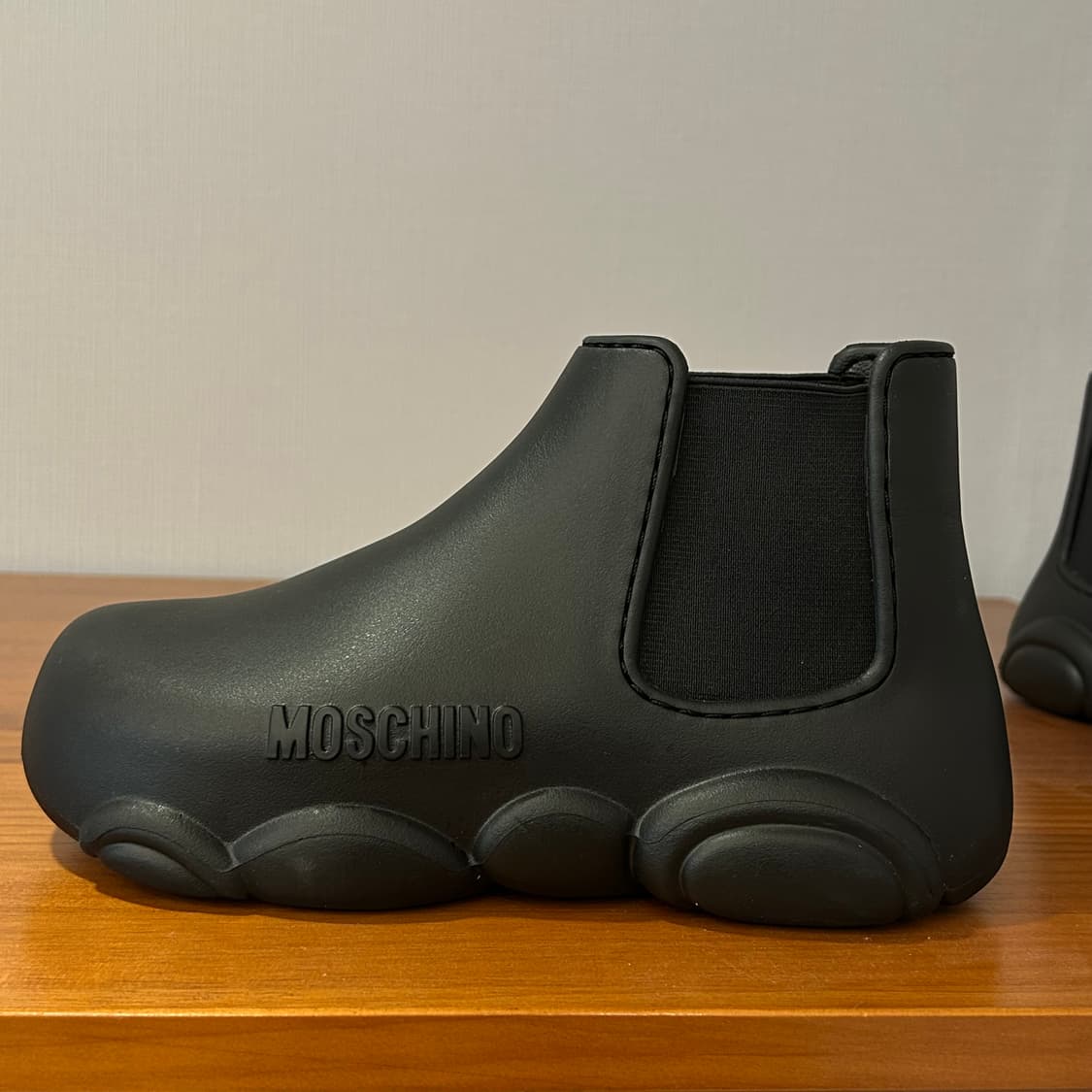 모스키노 곰돌이 gummy 앵클 부츠 36 / 착용샷O 상품이미지3