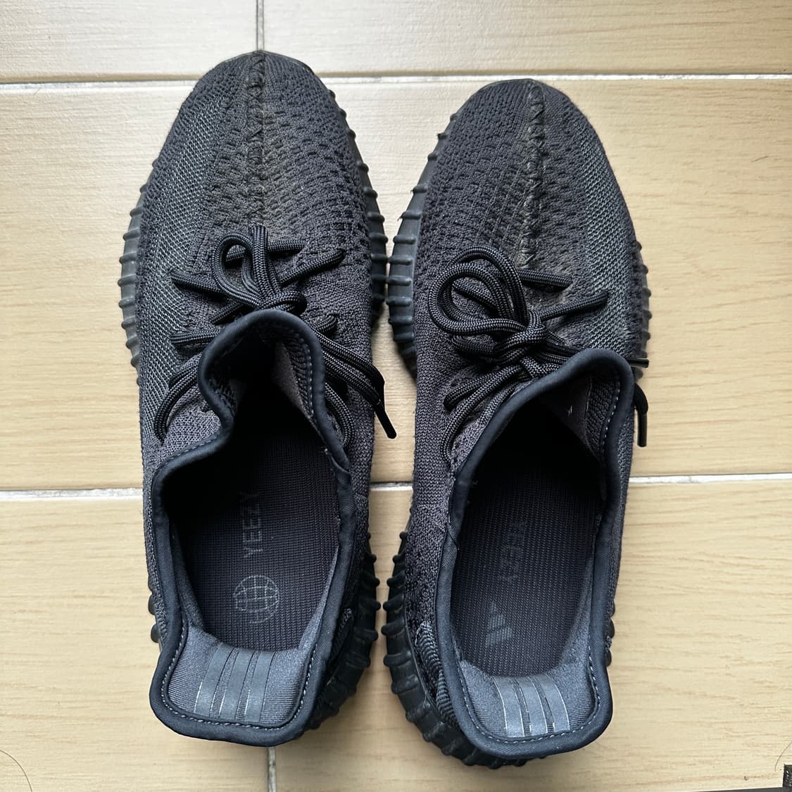 YEEZY BOOST 350 V2 상품이미지1