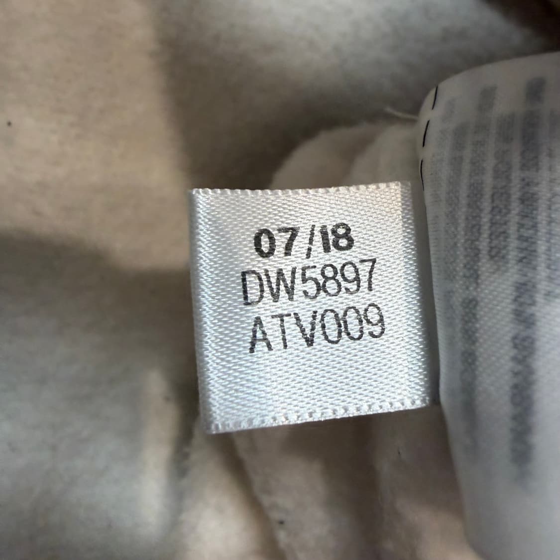 아디다스 센터로고 베이지 맨투맨  상품이미지5