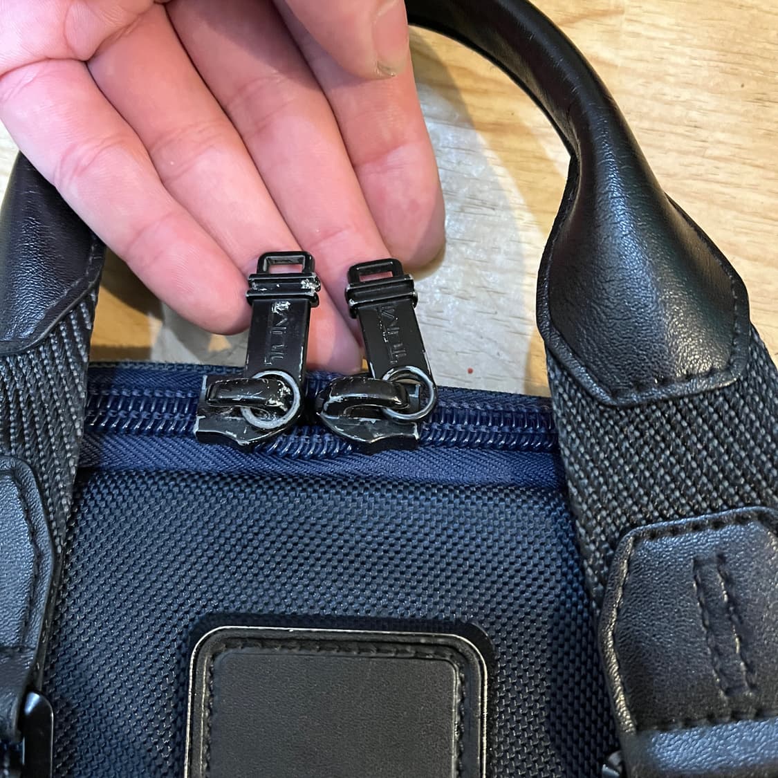 투미 TUMI 알파 브라보 아비아노 브리프 크로스백 상품이미지7