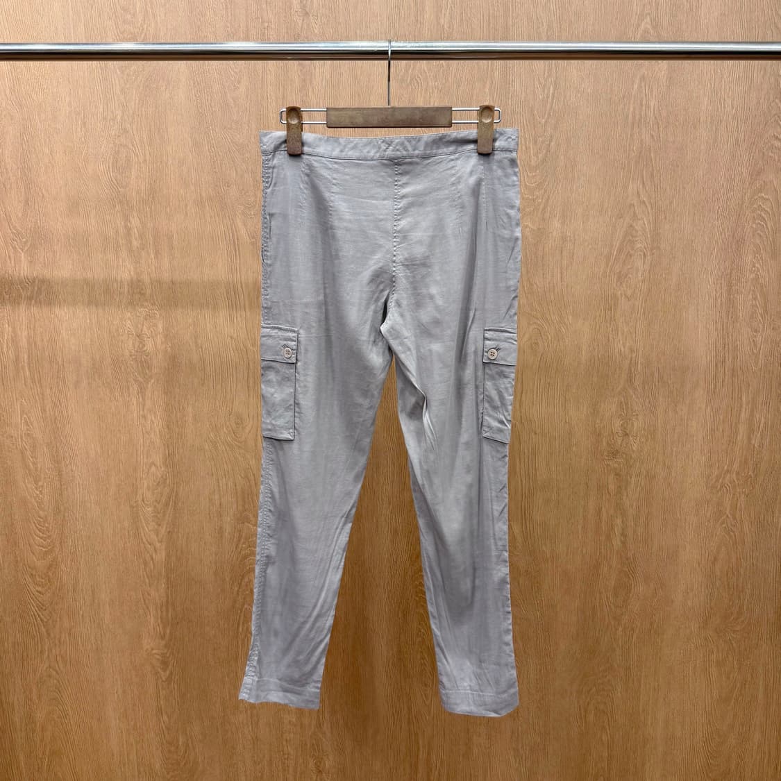 띠어리 카고 팬츠 텍스처 플랩 포켓 디테일 슬림핏 라이트 그레이 상품이미지3