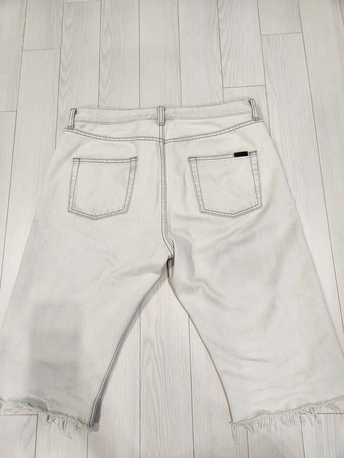 생로랑 밑단디스 버뮤다 아이스 워싱 데님 팬츠 상품이미지2