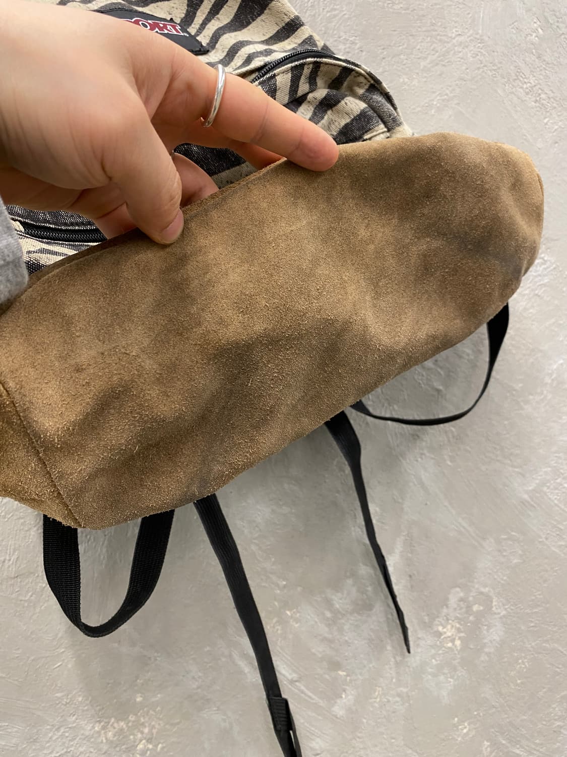 [37*54] Jansport 잔스포츠 지브라패턴 스웨이드 바텀 백팩 상품이미지4