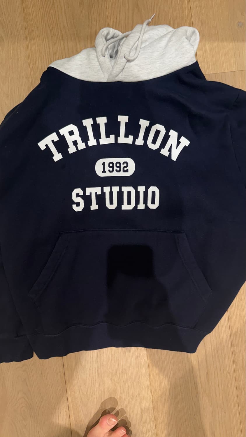 트릴리언 스튜디오 후드티 상품이미지1