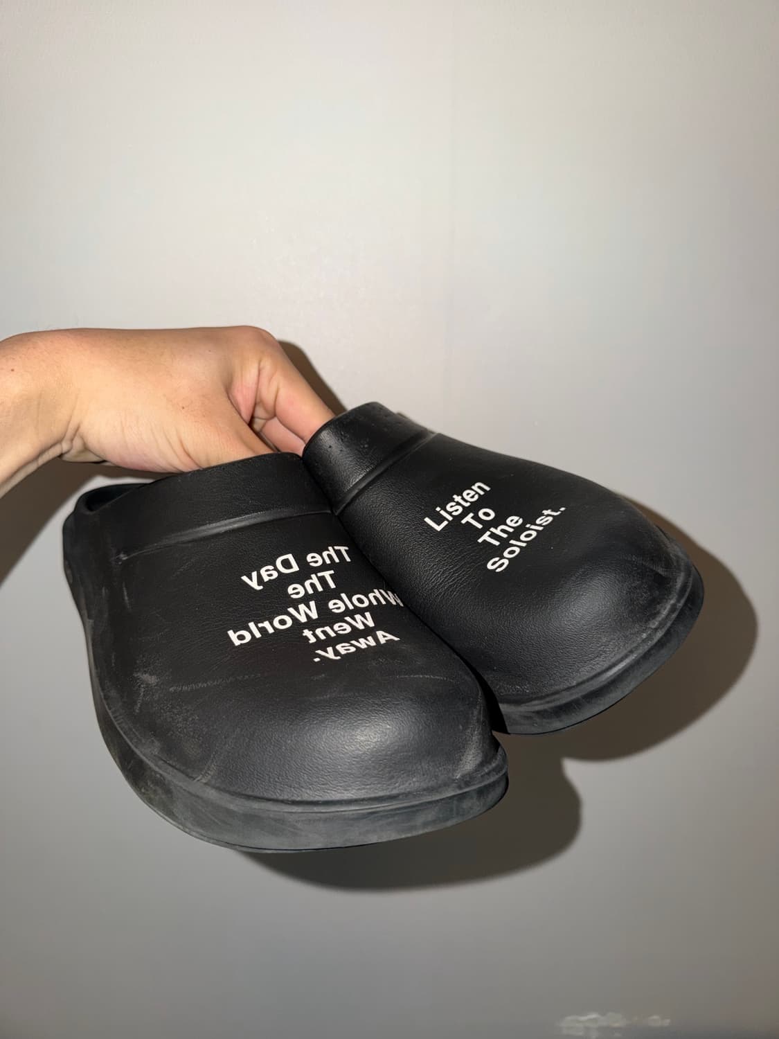 Oofos Soloist clog 상품이미지1