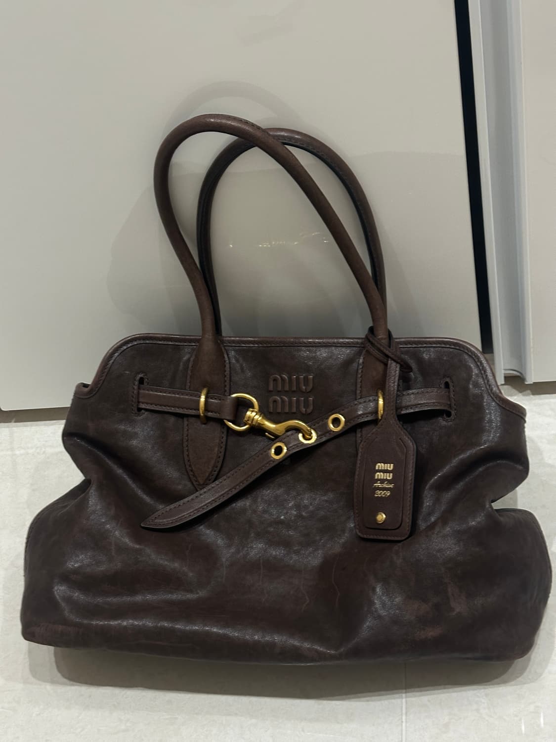 미우미우 아방뛰르 미디엄 브라운 상품이미지1