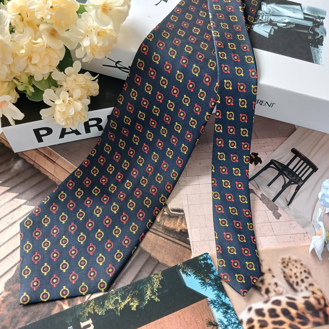 입생로랑 실크 네이비 로고 패턴 넥타이 9.8cm A등급 G29 상품이미지4