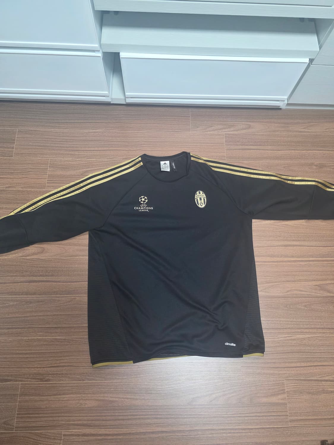 유벤투스 트레이닝탑 상품이미지1