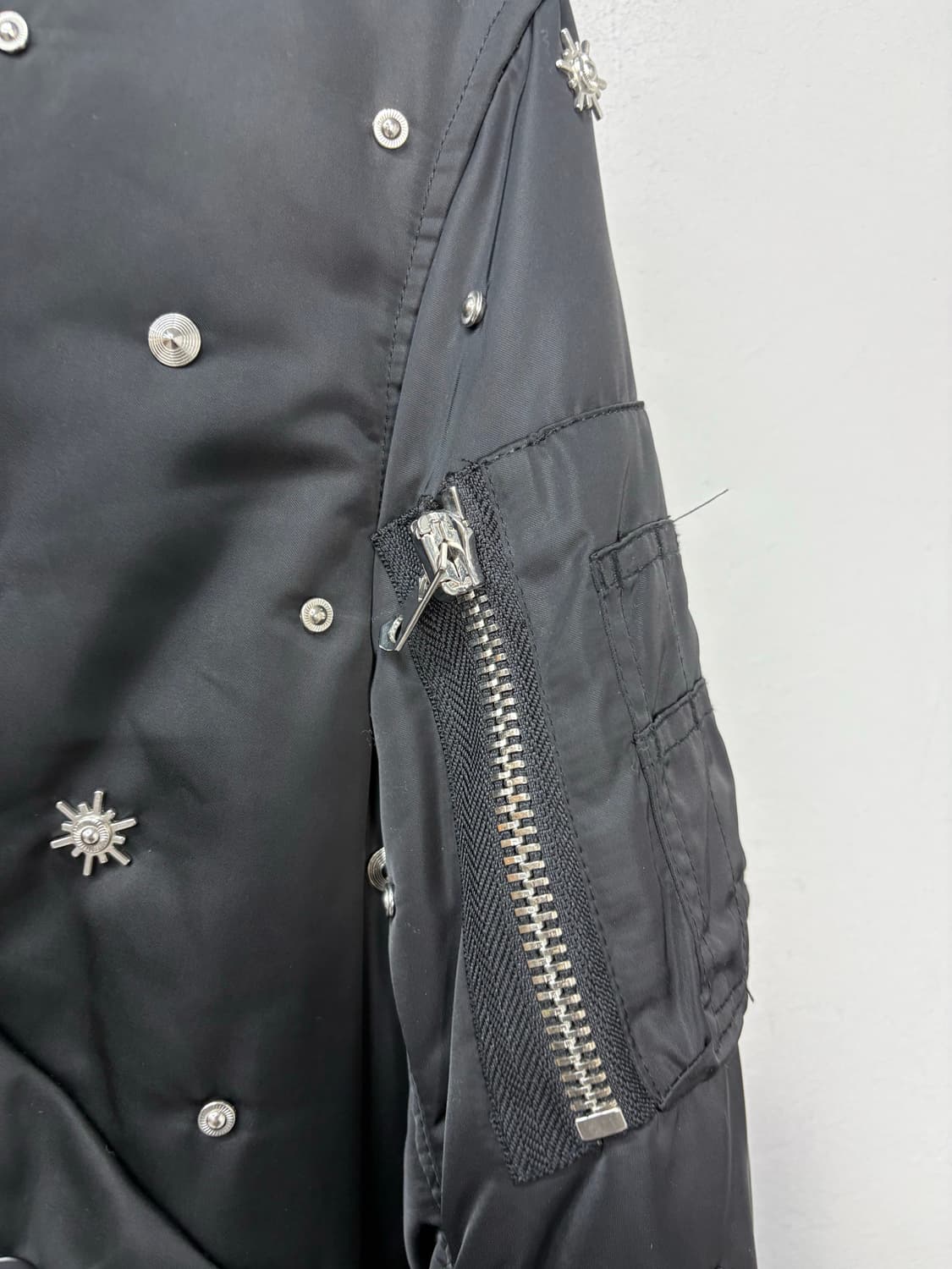 산드로 스터드 블랙포켓 봄버자켓 A3103 상품이미지3