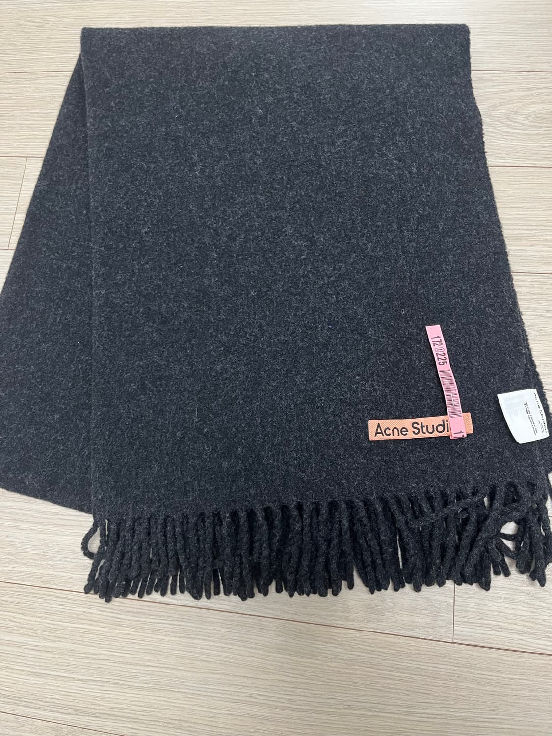 아크네 스튜디오 다크그레이 머플러 상품이미지1