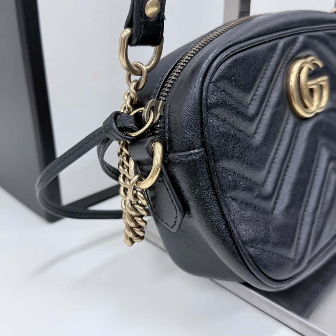 [A+급/미니] 구찌 GG 마몬트 마틀라세 크로스백 블랙 상품이미지3
