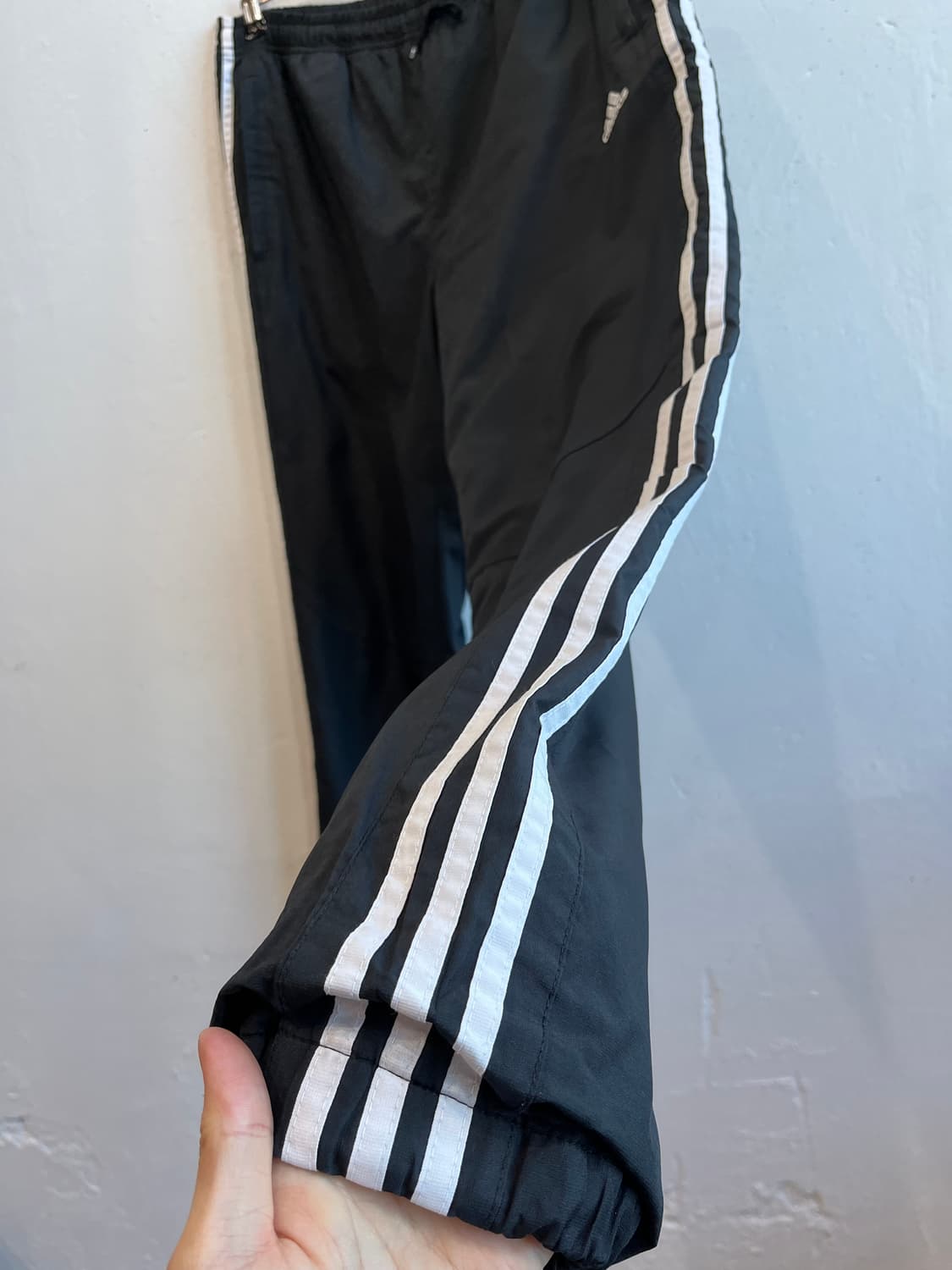 아디다스 FW 패디드 트랙팬츠 블랙 상품이미지2