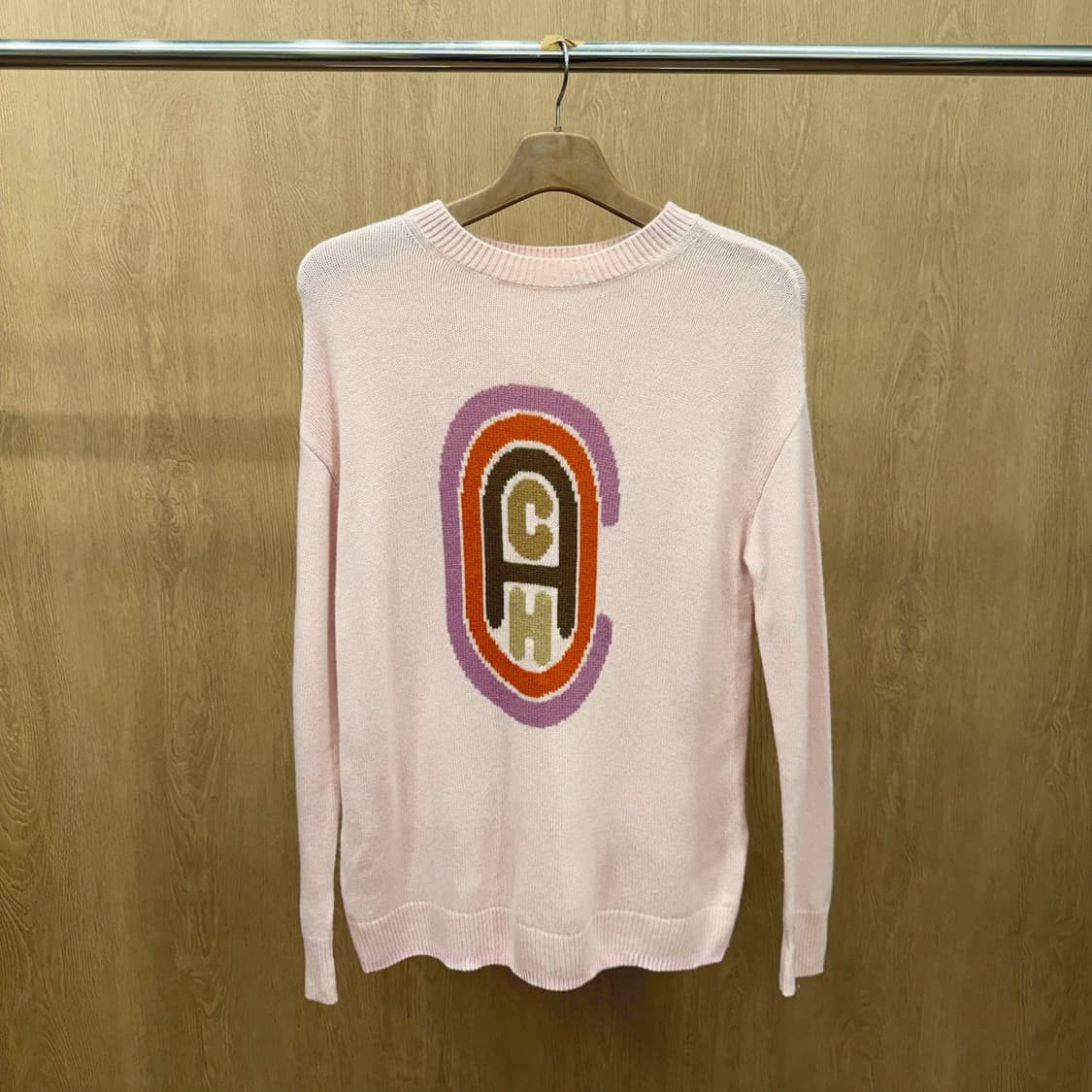 코치 라운드넥 울 캐시미어 긴팔 니트 아치형 로고 인타르시아 디테일 핑크 상품이미지2