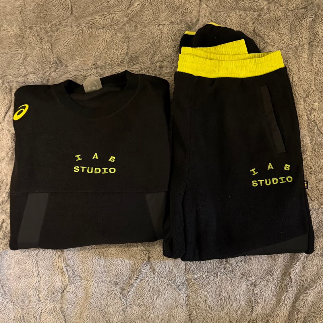 아이앱스튜디오 x 아식스 플리스 셋업 상품이미지1