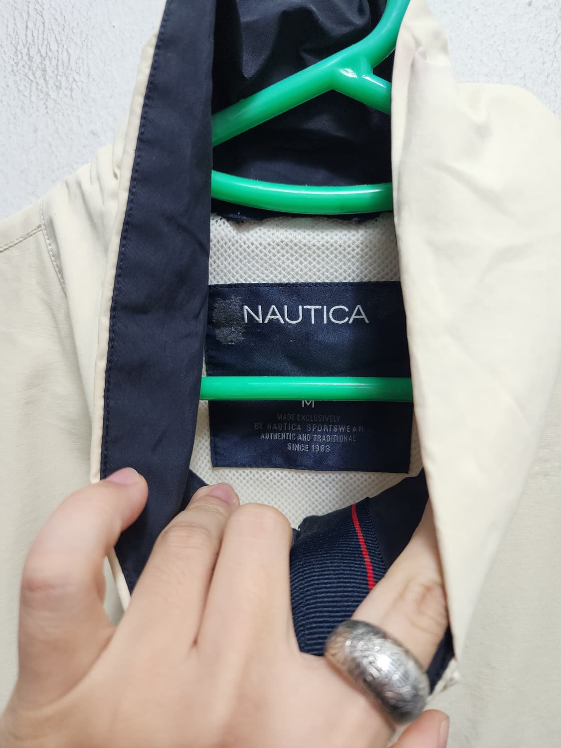 노티카 나우티카 아이보리색 완장로고 바람막이  상품이미지5