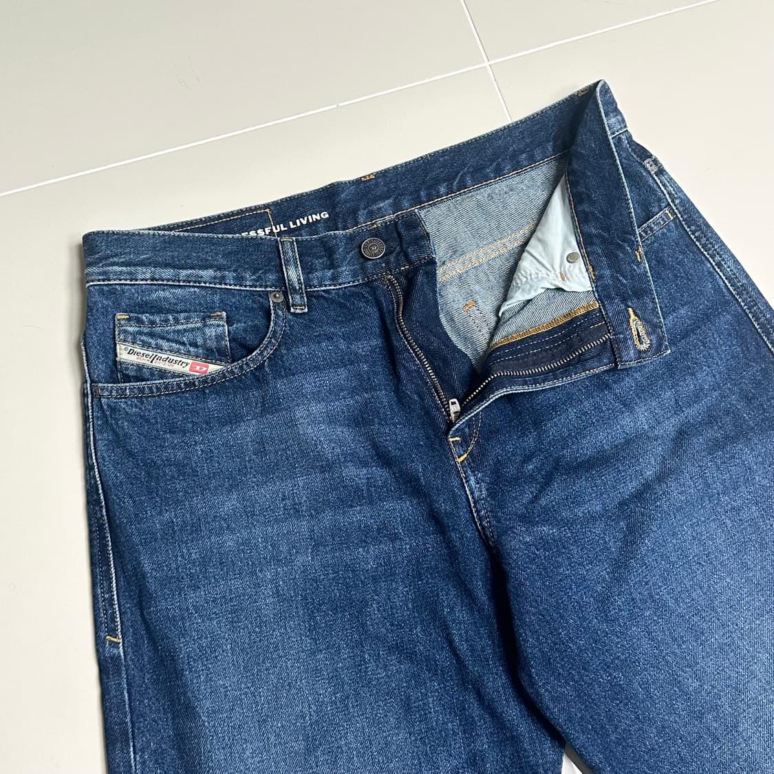 이거 왜 안 사요 디젤 데님 팬츠 DIESEL 신형 라벨 상품이미지6