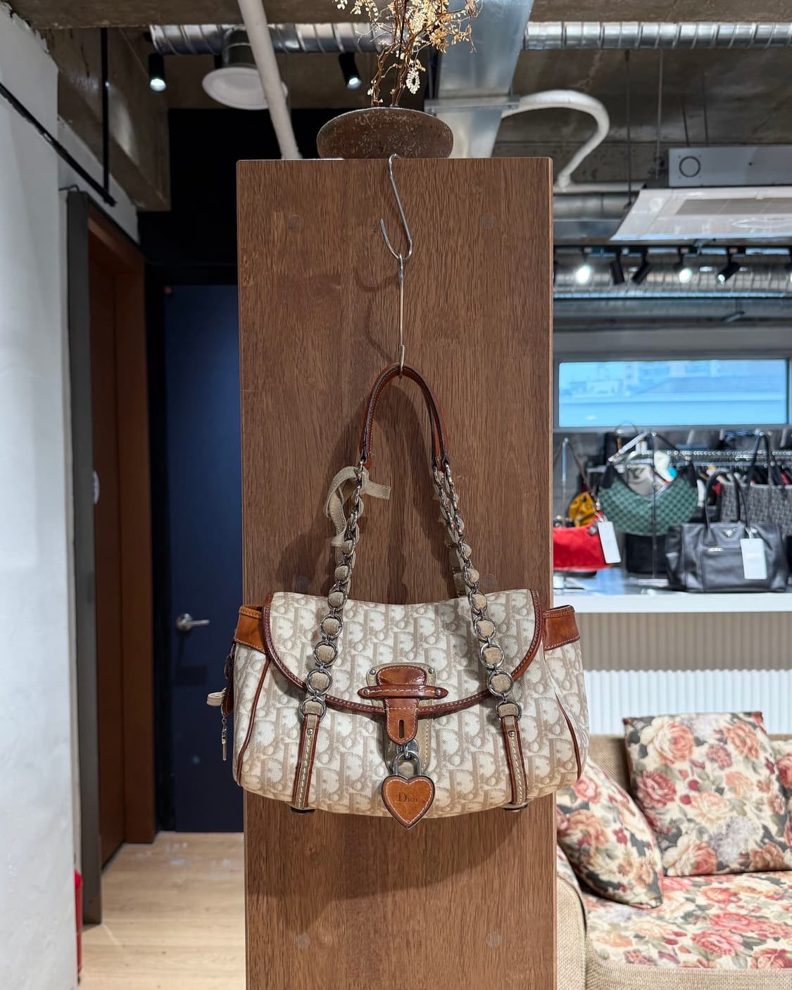 크리스찬 디올 오블리크 로맨틱 트로터 체인 숄더백 상품이미지1