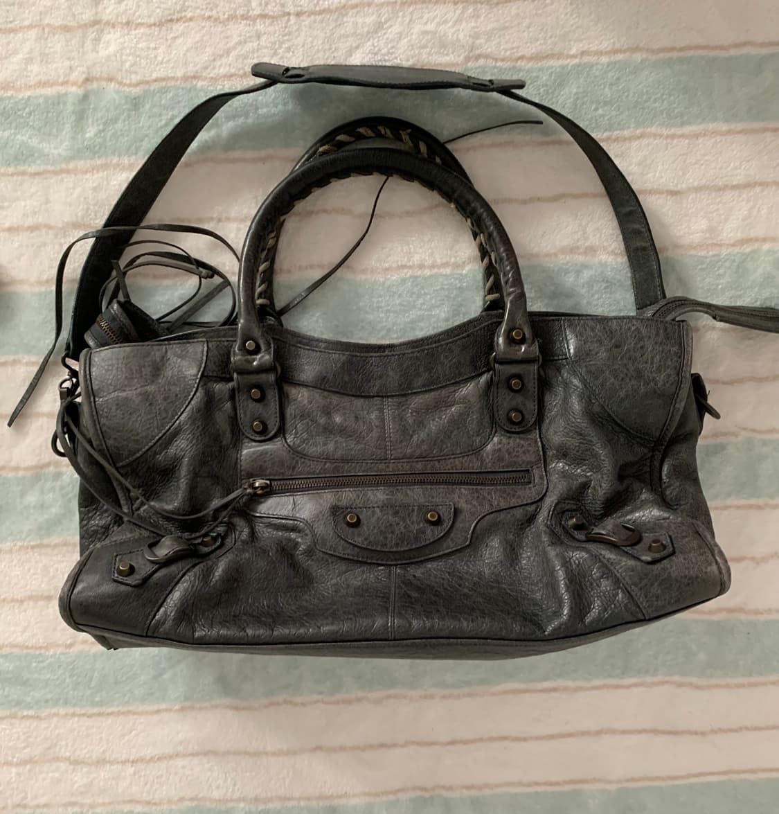 발렌시아가 시티백 라지 다크 그레이 상품이미지3