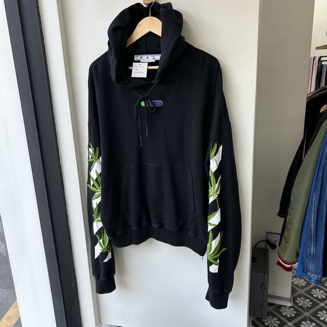 16644 - 오프화이트 위드 애로우 후드티 상품이미지2