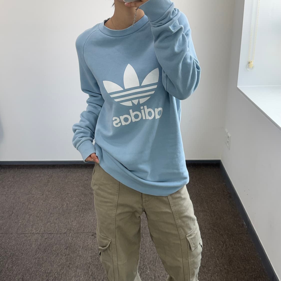 Adidas 아디다스 빅 파이어로고 라이트 블루 맨투맨  상품이미지1