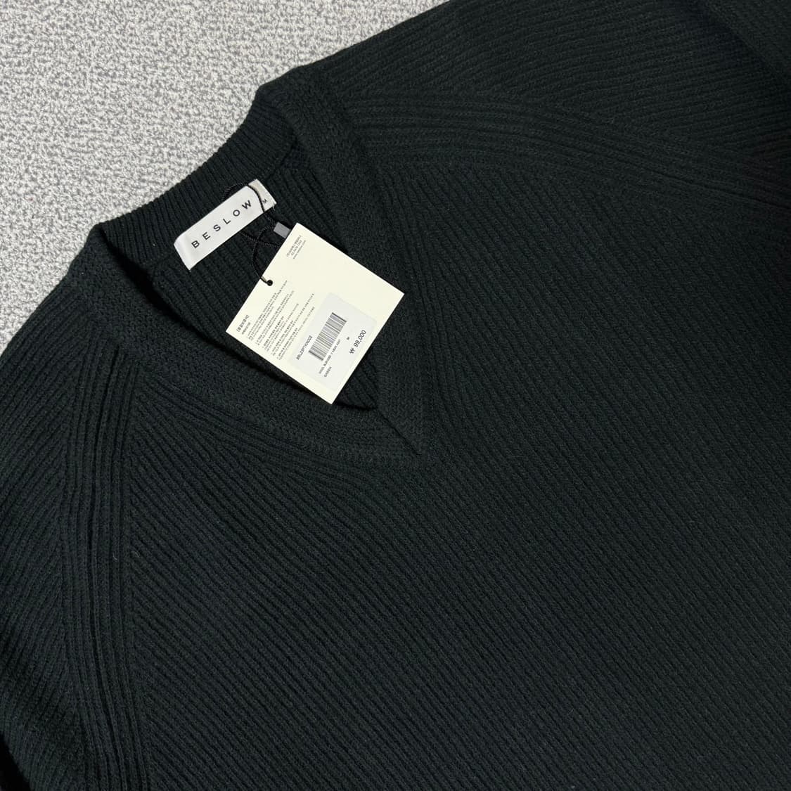 [정가 9만원 새상품] 비슬로우 브이넥 니트 M 상품이미지5