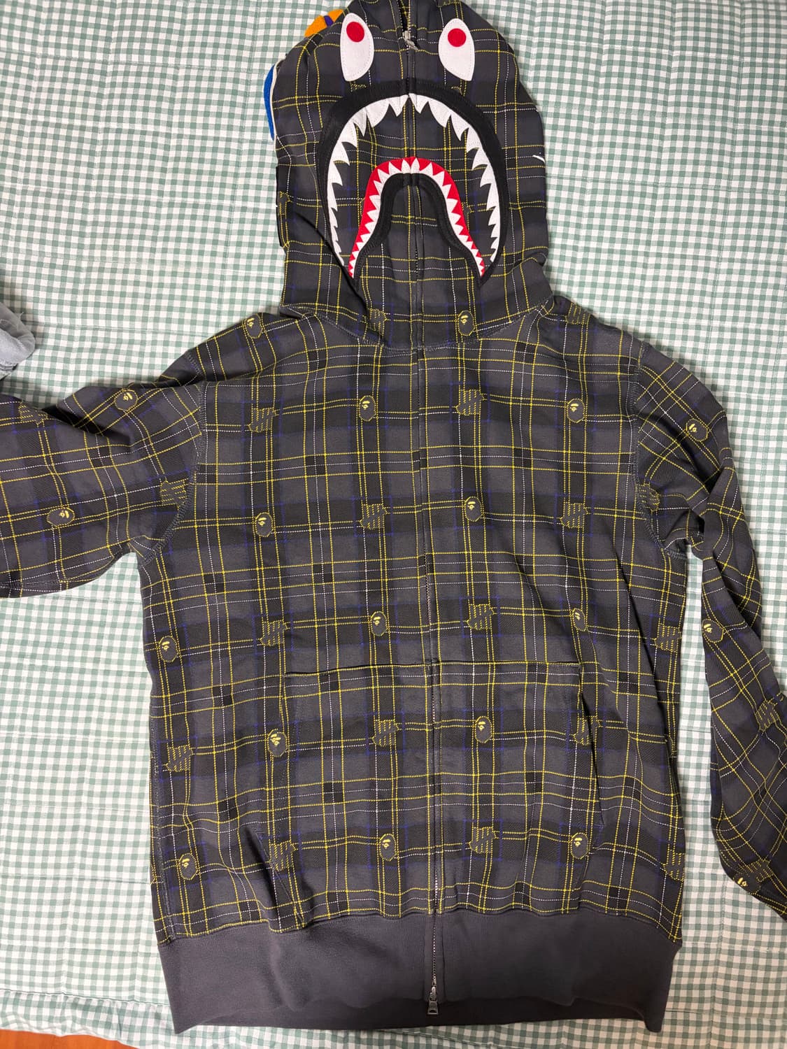 베이프 X 언디핏 콜라보 체크샤크후드 상품이미지1