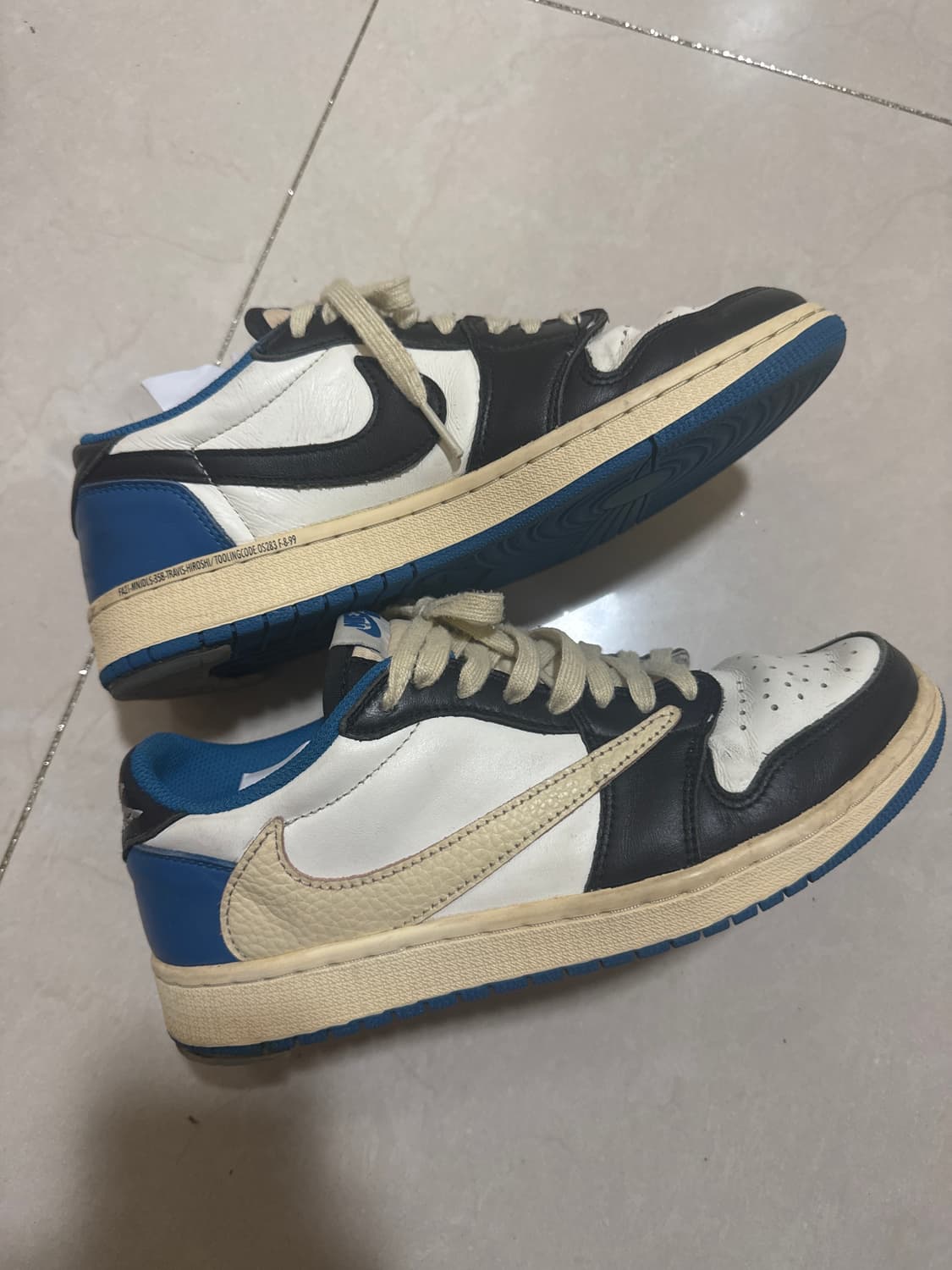 나이키 에어 조던 1 트래비스 스캇 프라그먼트 로우 상품이미지1