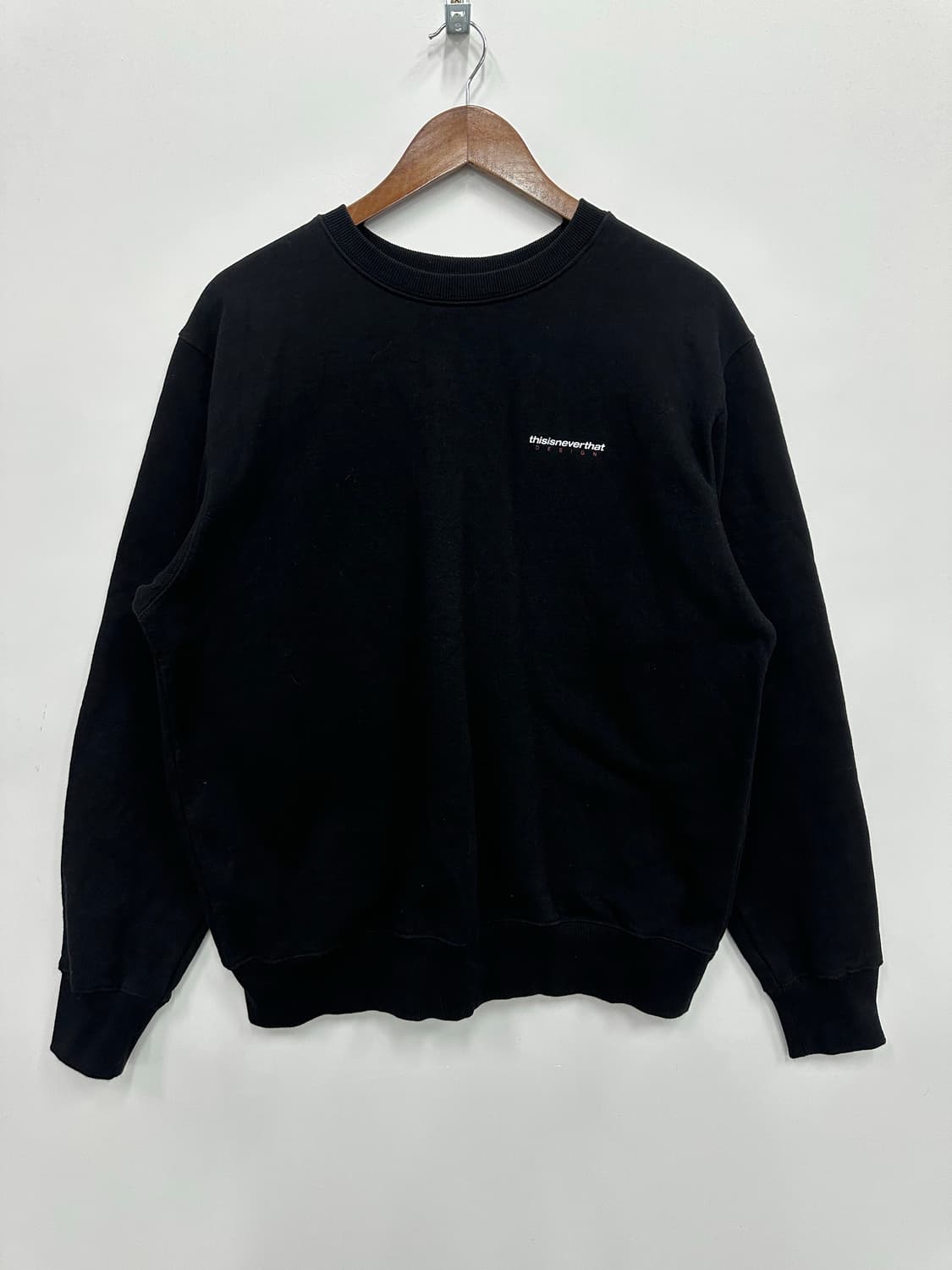 디스이즈네버댓 블랙 맨투맨  상품이미지1