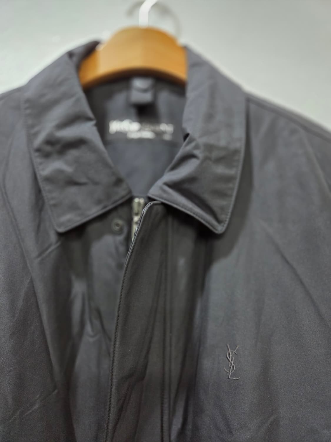 입생로랑 블랙 폴리쉐 하프 다운코트 100 상품이미지2