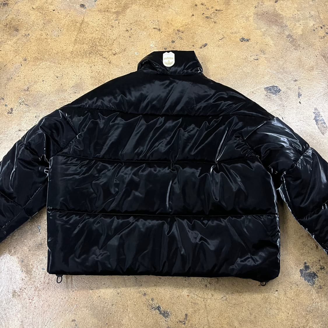 아디다스 유광 블랙 트랙탑 숏패딩  상품이미지4