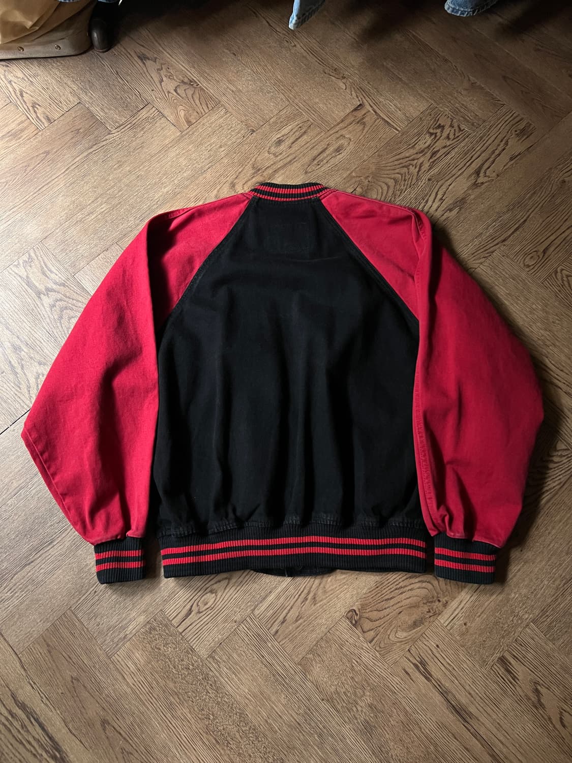 [L]Made in Canada 블랙 레드 데님 바시티 자켓 상품이미지8